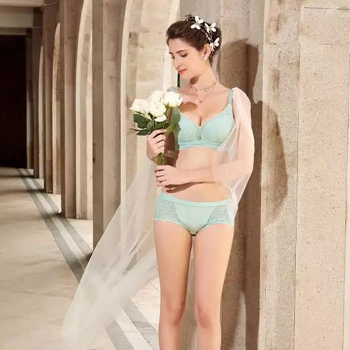 纤妍2018新品·安妮假日系列上市