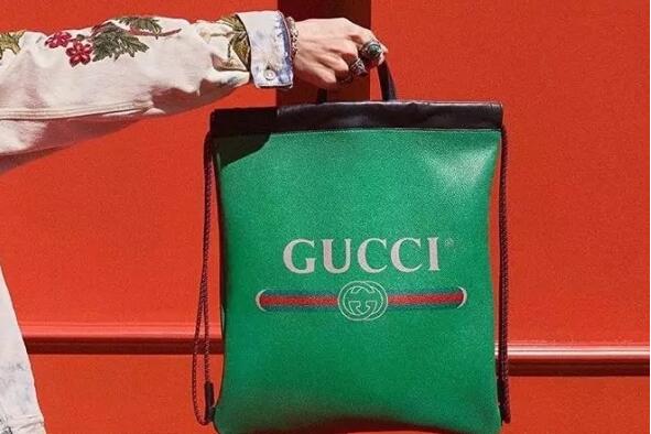 奢侈品牌价值依托于产品而存在,因此产品的设计改革在品牌重塑中非常关键
