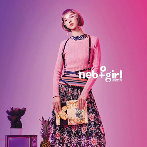 一起看看今年流行的邻家女孩时装周 花漾年华