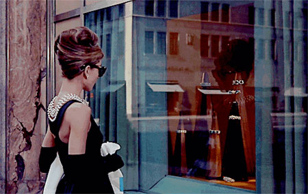 想拥有浪漫的黑色小礼服吗? 建议选择斐格思<a data-cke-saved-href='http://news.china-ef.com/list-83-1.html' href='http://news.china-ef.com/list-83-1.html' style='text-decoration:underline;' target='_blank'>女装</a>