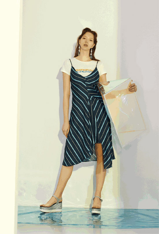 闷热的夏日即将到来 你的 蓝 朋友已上线