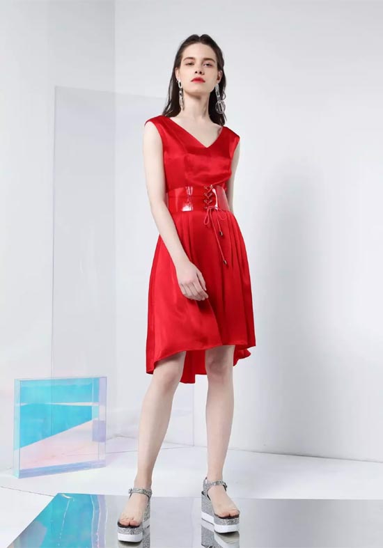 PEOLEO飘蕾女装 你的520长腿秘笈