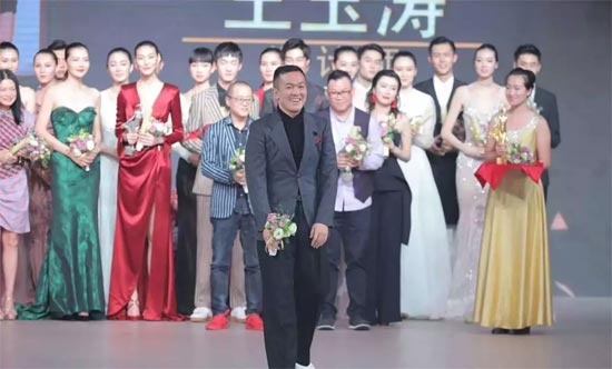 婕妮熙<a  data-cke-saved-href='http://news.china-ef.com/list-83-1.html' href='http://news.china-ef.com/list-83-1.html'  style='text-decoration:underline;'  target='_blank'>女装</a>2018冬季新品<a  data-cke-saved-href='http://www.china-ef.com/dhh/ ' href='http://www.china-ef.com/dhh/ '  style='text-decoration:underline;'  target='_blank'>订货会</a>将于6月20日在杭州隆重召开