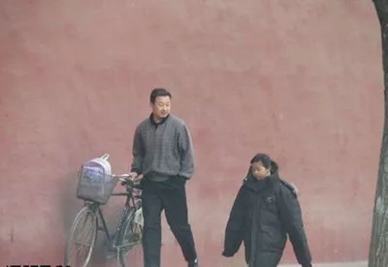 父亲节:“父”出真爱 无以为报 唯有“绅”情相伴