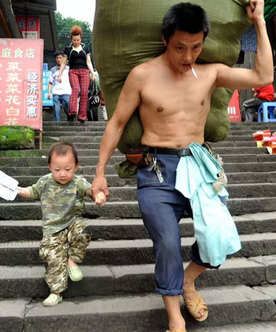 父亲节:“父”出真爱 无以为报 唯有“绅”情相伴