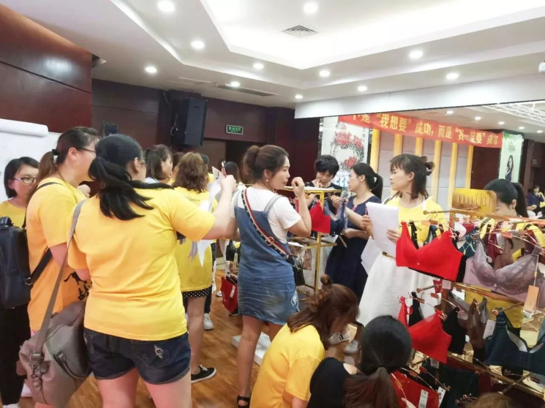 爱戴内衣新零售2.0启动大会暨新品发布会株洲火爆开启！