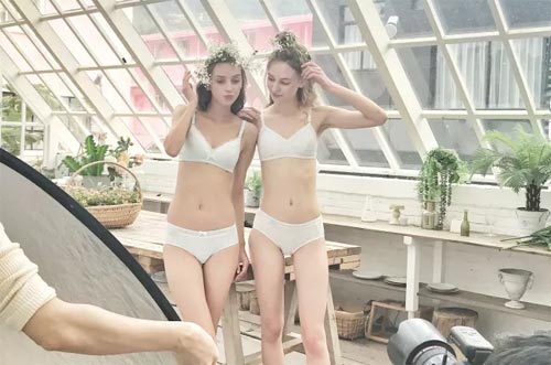 怡兰芬品牌内衣 初夏 到粉红花房里打个瞌睡～