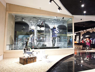 来尔佳昵LARCHY形象店