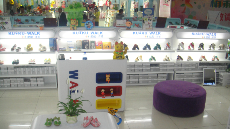 酷酷沃可专卖店形象