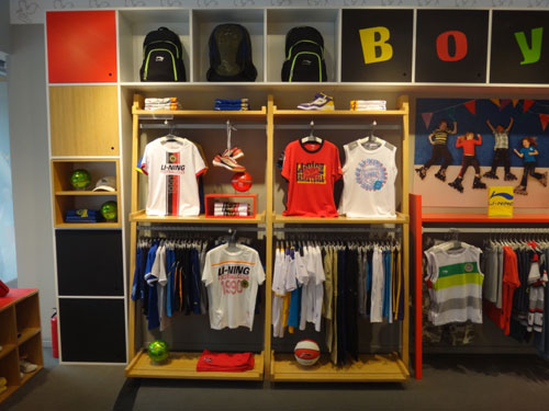 李宁童装店铺形象图