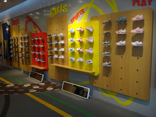 李宁童装店铺形象图