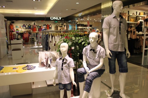 2012(小熊B琪）品牌童装店面形象