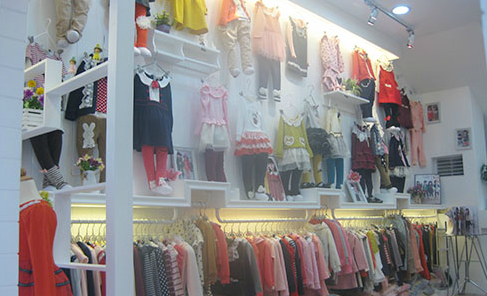 布鲁莎莎童装店铺形象