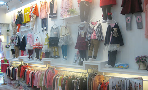 布鲁莎莎童装店铺形象