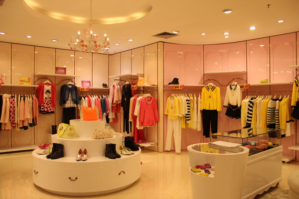 爱莫品牌女装店面展示