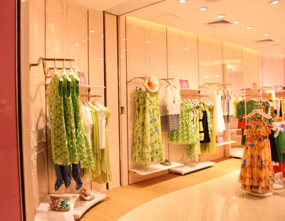 爱莫品牌女装店面展示