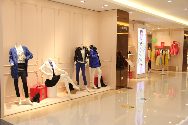 爱莫品牌女装店面展示