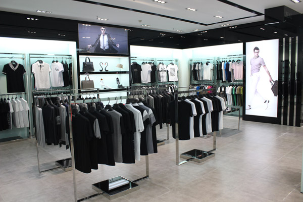 佐纳利品牌男装店面展示