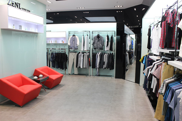 佐纳利品牌男装店面展示