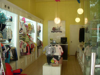 蒂衣爱童装店铺展示