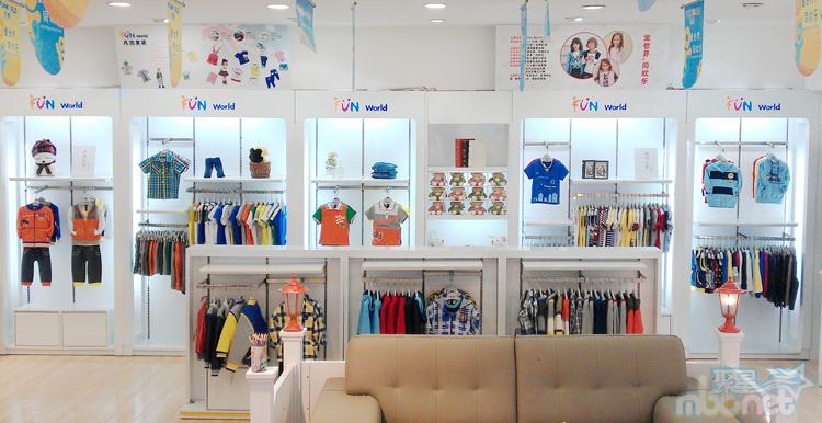 凡兜童装店面展示