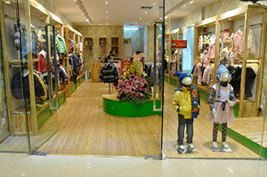 蓝眼精灵店面形象