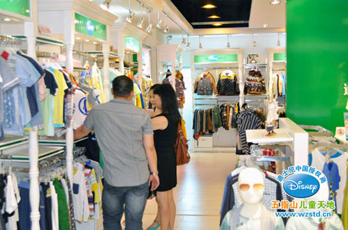 迪士尼小龙店面形象