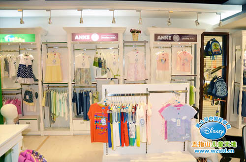 迪士尼小龙店面形象