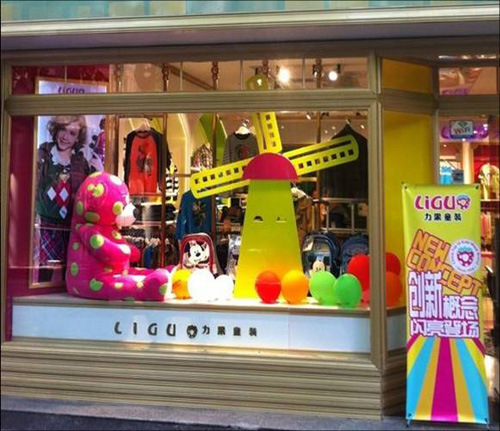 力果童装专卖店形象