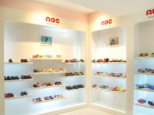 abc童装童鞋店面展示