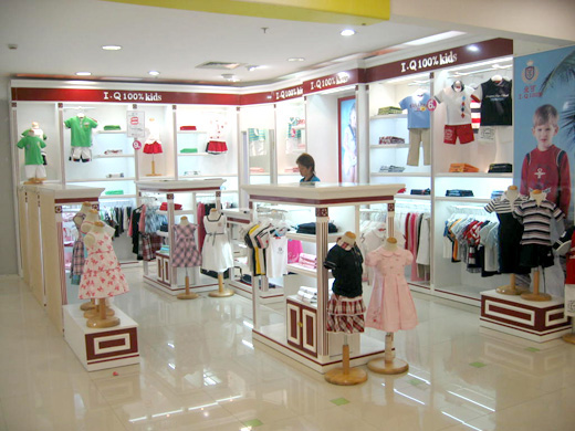 爱可童装品牌店铺陈列图