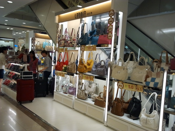 丽天妮LEONIE专卖店形象展示