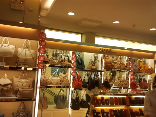 丽天妮LEONIE专卖店形象展示