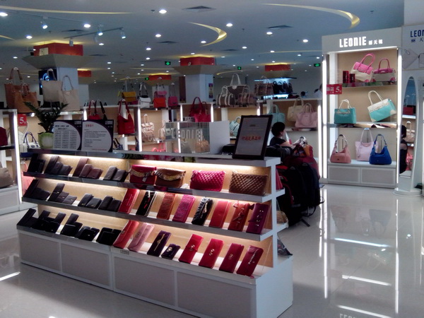 丽天妮LEONIE专卖店形象展示