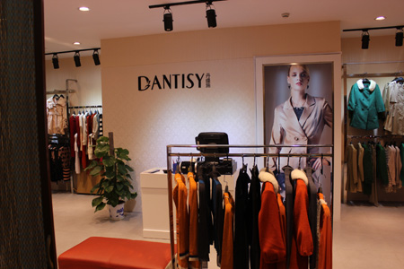深圳丹缇施服装有限公司专卖店形象展示