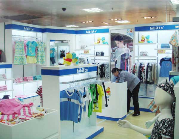 哈利比蒂童装橱窗展示