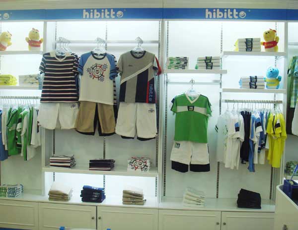 哈利比蒂童装橱窗展示