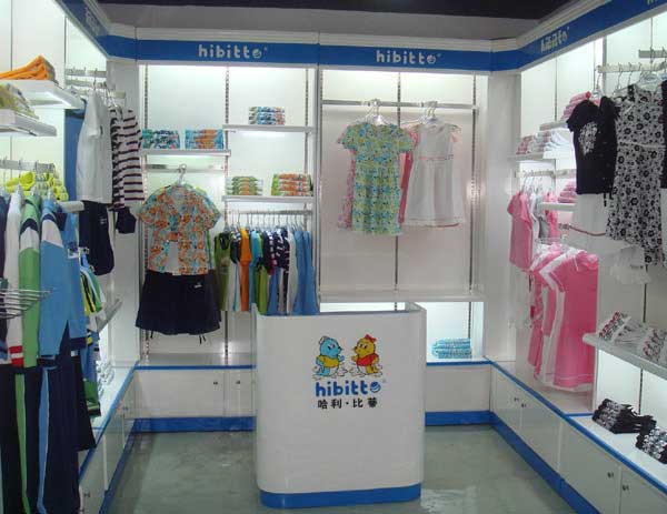 哈利比蒂童装橱窗展示