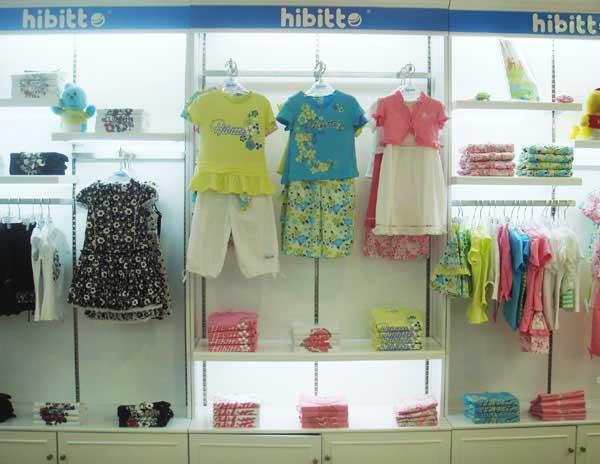 哈利比蒂童装橱窗展示