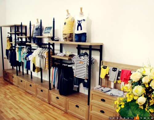 春芽子童装店铺展示