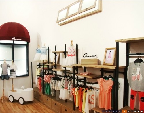 春芽子童装店铺展示
