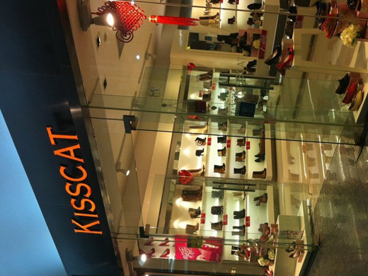 接吻猫店面形象展示