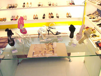 康莉、安玛莉品牌女鞋店面展示