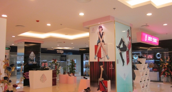 兰莎尔女鞋品牌店面展示