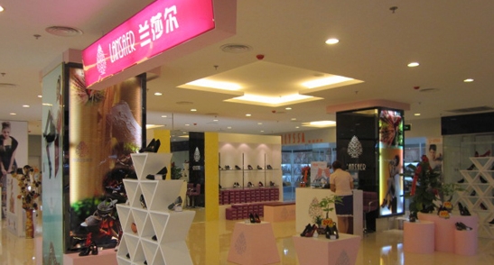 兰莎尔女鞋品牌店面展示