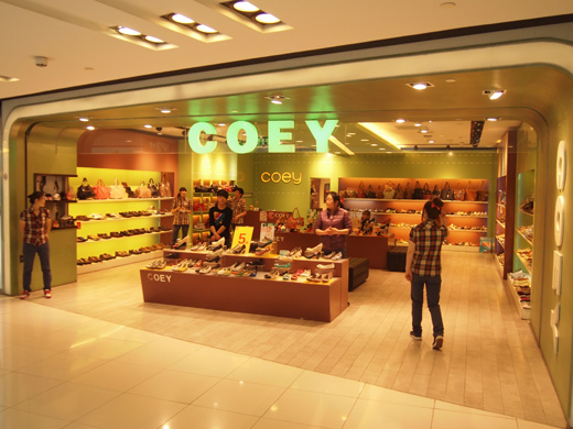 酷丽女鞋店面展示