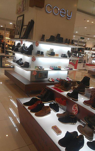 酷丽女鞋店面展示