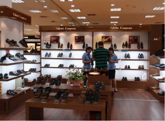 华伦天奴古柏店面展示