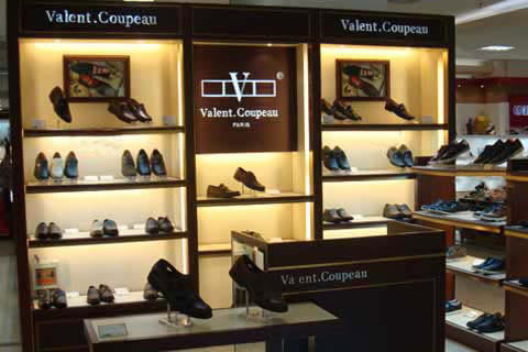 华伦天奴古柏店面展示