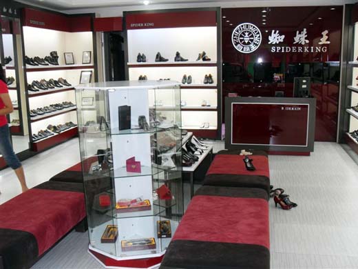 蜘蛛王皮鞋加盟店店面形象展示